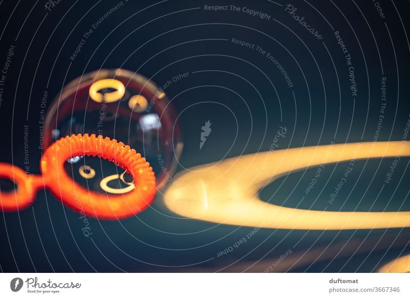 Seifenblase Seifenblasen Blase Reflektion Freude Spielen fliegen träumen Bubbles Seifenblase(n) Experiment Freizeit & Hobby Kugel Pustefix Himmel Schweben