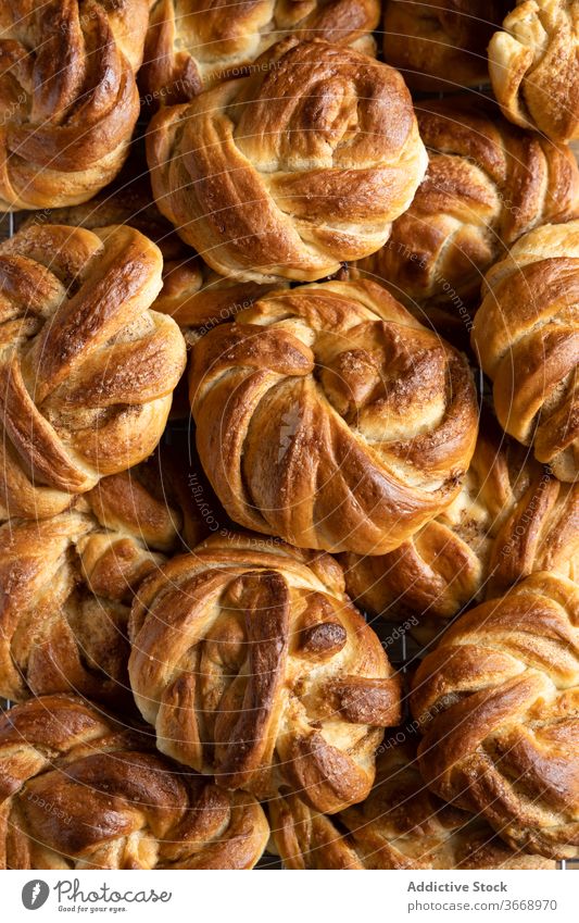 Haufen süßer Zimtbrötchen Brötchen rollen Bäckerei Hintergrund lecker gebacken Lebensmittel geschmackvoll frisch Dessert Gebäck Tradition Bestandteil organisch