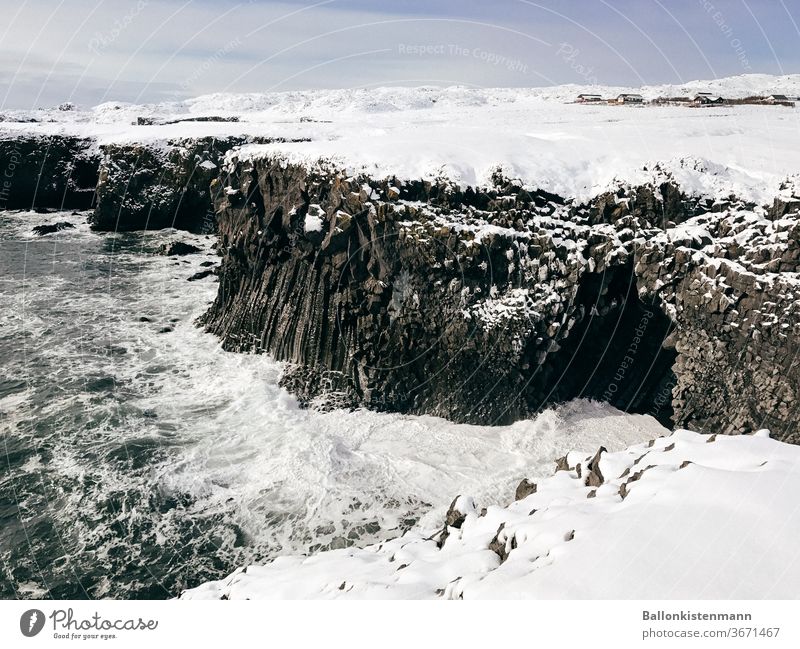 Küstegelüste 9 Ausflug Abenteuer Ferne Expedition Natur Umwelt Farbfoto Außenaufnahme Tag Island Winter Eis Meer Höhleneingang Küstenlinie Küstenstreifen Schnee