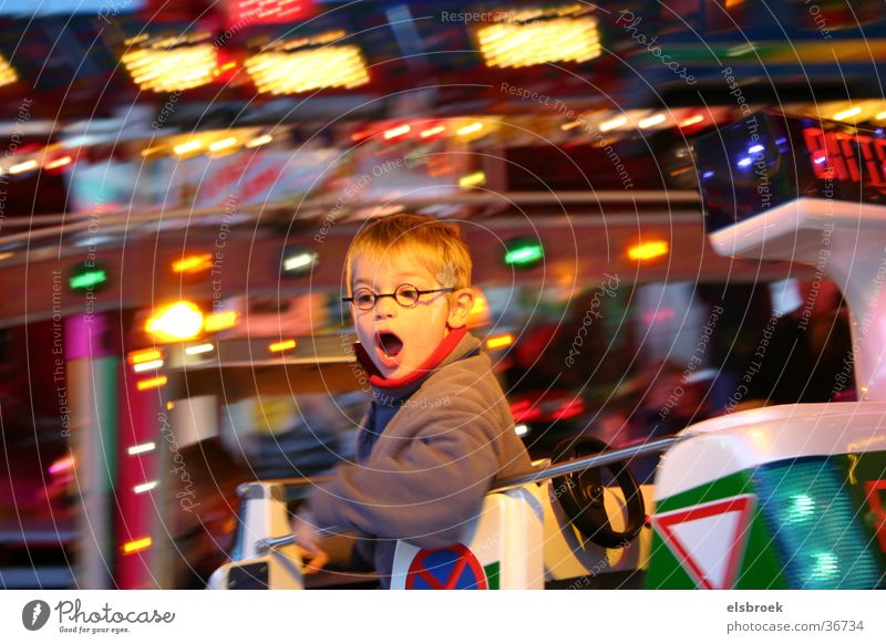 Kirmes Jahrmarkt erstaunt Brille Mann Respekt