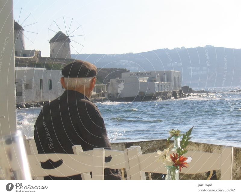 Sehnsucht Mann Meer Stuhl Tisch Griechenland Strand Blick alt