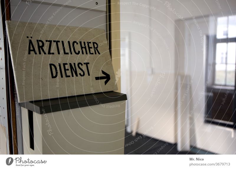 Ärztlicher Dienst Krankenhaus Gesundheitswesen Arzt Klinik Arbeit & Erwerbstätigkeit Hinweisschild Schilder & Markierungen Dienststelle Arbeitsplatz