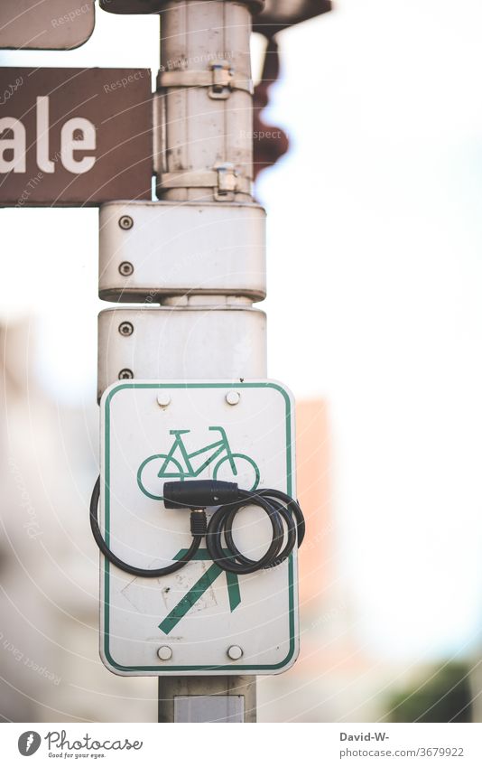 Fahrrad abgeschlossen fahrradschloss Schloss Rad Schild Diebstahl Diebstahlsicher Versicherung diebstahlversicherung Diebstahlsicherung kreativ besonders