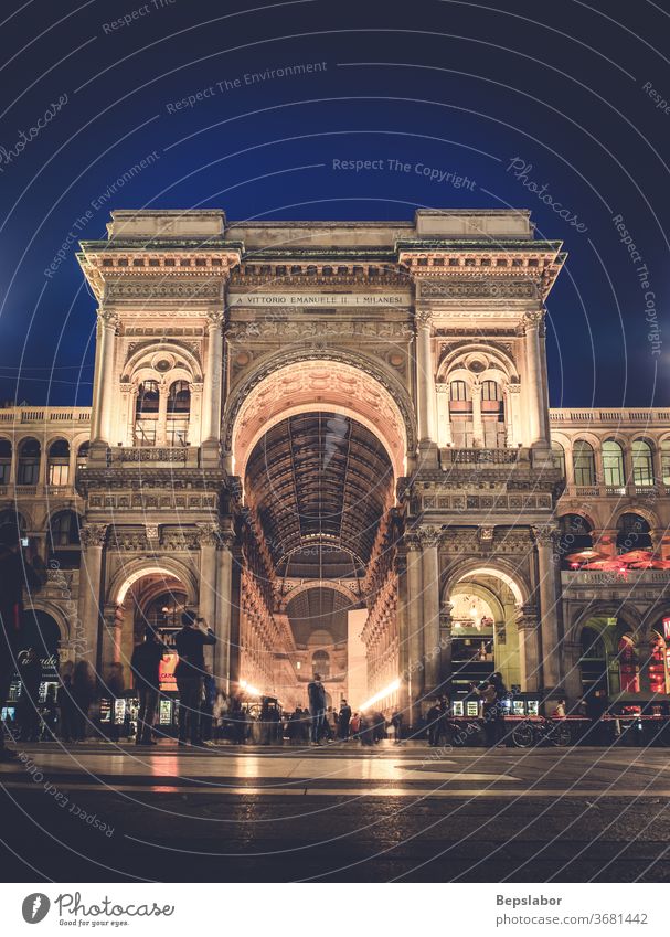 Blick auf den Sonnenuntergang der Galerie Vittorio Emanuele II in Mailand, Italien Empore Galleria Vittorio Emanuele II: Galleria Vittorio Emanuele Architektur