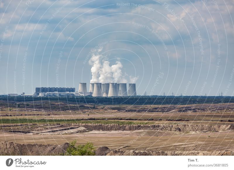 die Lausitz tagebau Kraftwerk Kohlekraftwerk Jänschwalde Himmel Kühlturm Wolken Energiewirtschaft Umweltverschmutzung Industrie Klimawandel Außenaufnahme