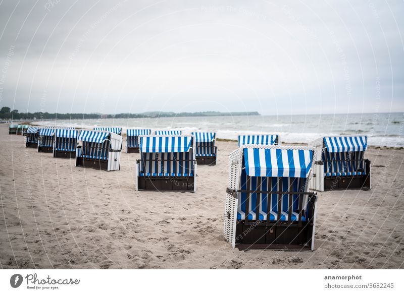 Strandkörbe an der Ostsee am frühen Morgen in Boltenhagen Meer Strandkorb Wellen Ferien & Urlaub & Reisen Sand Küste Erholung Sommer Himmel Wasser Tourismus