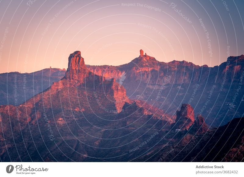 Atemberaubende Aussicht auf die Berge bei Sonnenuntergang Berge u. Gebirge leuchten Landschaft Felsen erstaunlich Himmel Abend Natur Gran Canaria Spanien