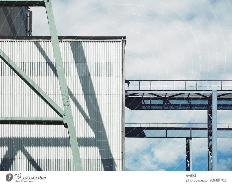 Besucherbergwerk Detailaufnahme Farbfoto Außenaufnahme Strebe Metall Totale Industrie Textfreiraum oben Tag komplex Schönes Wetter kompetent blau Muster