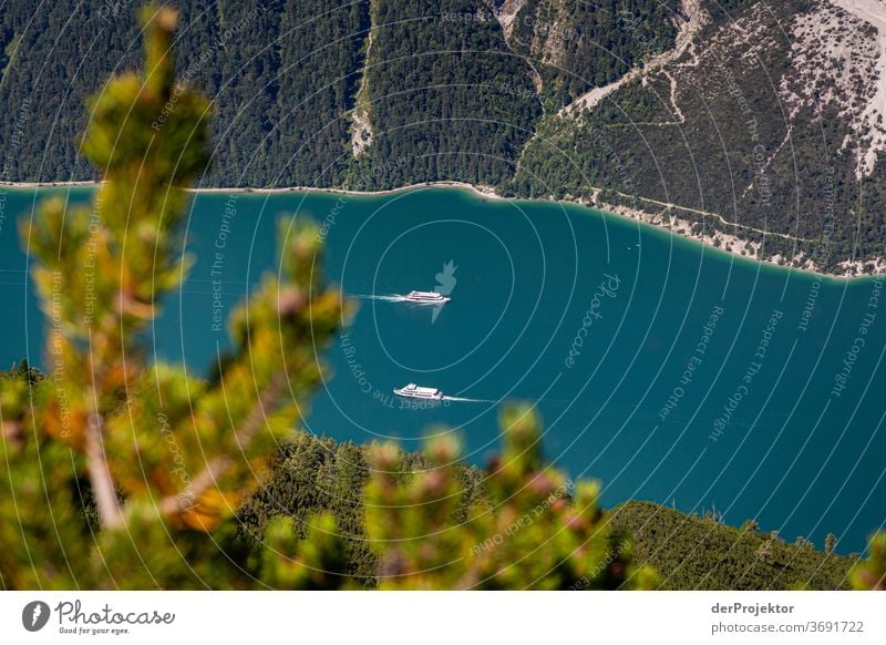 Schiffahrt am Achensee Natur Naturschutzgebiet anstrengen Umwelt Mut Beginn Berge u. Gebirge wandern Farbfoto Textfreiraum rechts Schatten Sonnenlicht