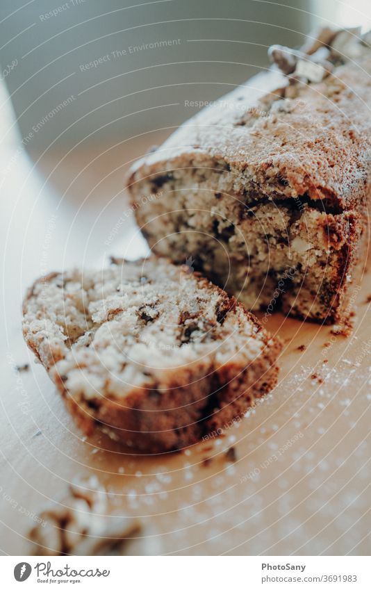 bake it - three Kuchen Bananenbrot backen Puderzucker Foodfotografie Food-Fotografie Schokolade