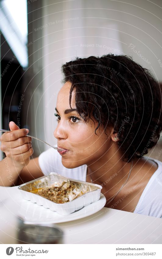 Essen Fisch Ernährung Mittagessen Reichtum schön Körperpflege Gesundheit Gesunde Ernährung Häusliches Leben Studium Student feminin 1 Mensch 18-30 Jahre