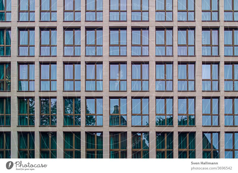 moderne Architektur Fassade Gebäude Design Licht ästhetisch Fenster Reflexion & Spiegelung Symmetrie minimalistisch elegant Linie Hochhaus Moderne Architektur