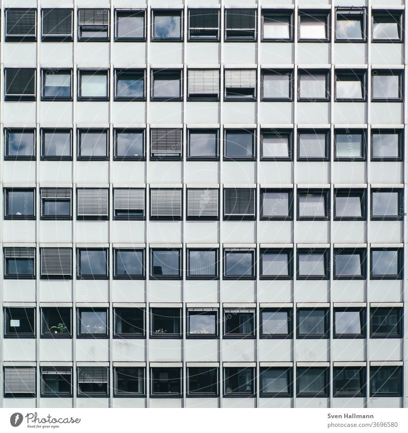 moderne Architektur Fassade Gebäude Design Licht ästhetisch Fenster Reflexion & Spiegelung Symmetrie minimalistisch elegant Linie Hochhaus Moderne Architektur