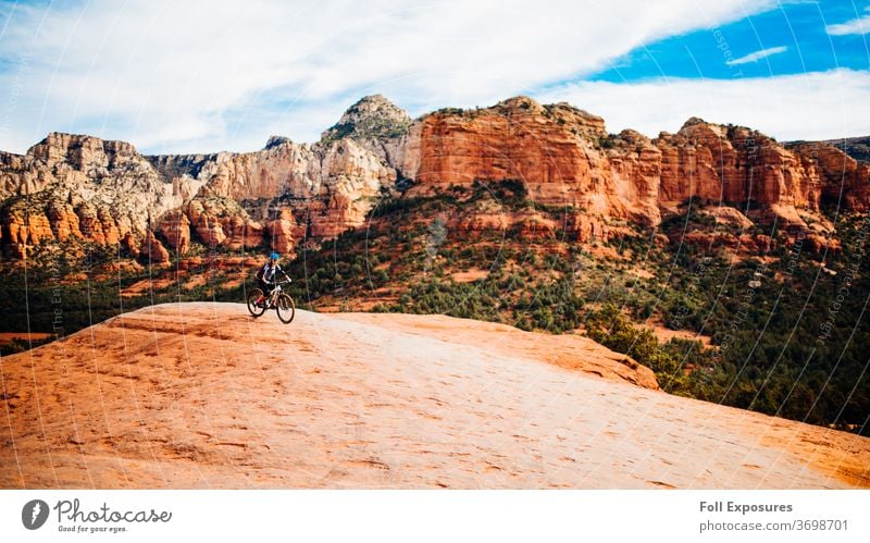 Mountainbike-Fahrten durch die wunderschöne rote Felsenlandschaft von Sedona, Arizona az roter Fels Land der roten Felsen Klippe Klippen Mountainbiking