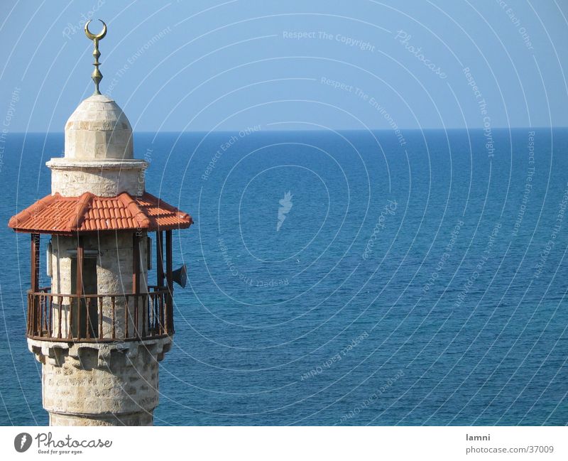 Minarett der Moschee in Alt-Jaffa Meer Bitteres Kreuzblümchen Israel Tel Aviv Horizont Islam Gotteshäuser Muezzin blau