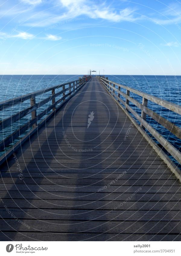 700 | Weitblick... Seebrücke Heiligendamm Ostsee Steg Federwolken Meer Symmetrie Geländer Holzsteg Holzgeländer Hafen schönes Wetter Mecklenburg-Vorpommern