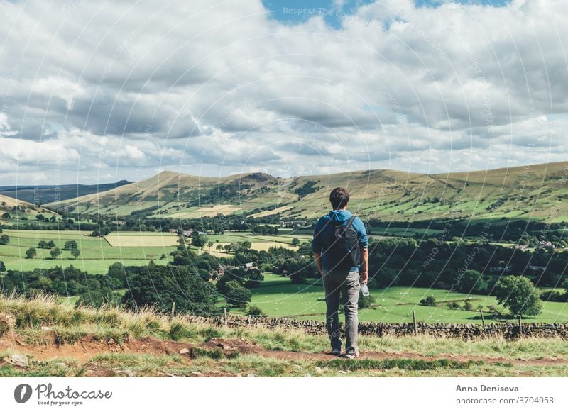 Aufenthalt in Edale während des Sommers Ansicht Großbritannien England Hügel staycation Heimaturlaub lokale Reisen Tal Landschaft malerisch Natur Derbyshire