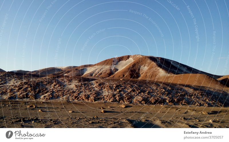 Peruanischer Berg in der Wüste Wüstenlandschaft Wüstenpiste Landschaft Natur Farbfoto Ferien & Urlaub & Reisen Tourismus Himmel Außenaufnahme wüst Sommer