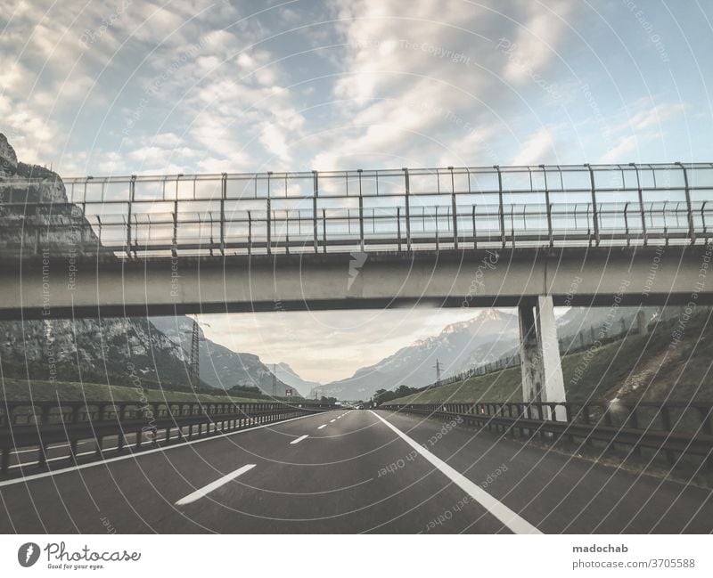 Autobahnbrücke Straße mobil Reise Asphalt Verkehr Weg Landschaft PKW Geschwindigkeit Ausflug Fahrzeug fahren Verkehrsmittel Autofahren Personenverkehr