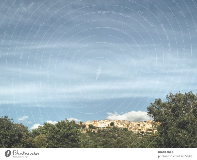 Bergdorf Himmel Dorf Bäume Landschaft Toskana Italien Ausblick Häuser Architektur Mittelalter Außenaufnahme Tourismus Farbfoto Altstadt historisch