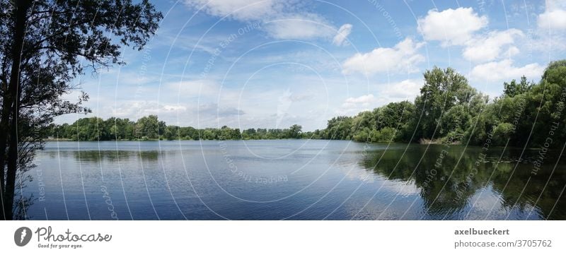 Panoramablick auf Badesee - Ricklinger Kiesteiche in Hannover See kiesteich ricklinger kiesteiche Naherholung Seeufer Natur Sommer malerisch idyllisch