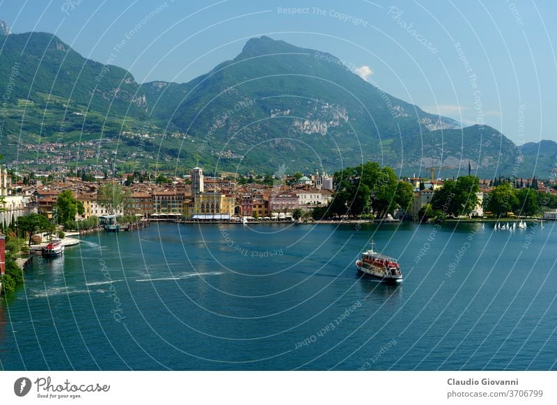 Weg des Ponale am Gardasee, Trentino, Italien Europa Ledro Riva Trient Boot Küste Farbe Tag grün See Landschaft Berge u. Gebirge Natur alt Fotografie Pflanze