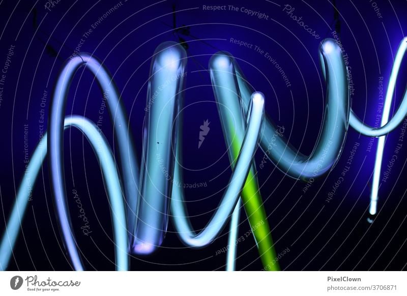 Blaulicht Neonlicht blau Lampe Beleuchtung mehrfarbig neonfarbig Werbung Kunst, Leuchtreklame Großstadt, urban,