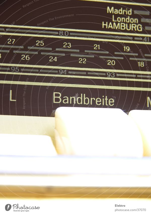 Bandbreite? UKW Radiogerät Radio-Frequenz-Interferenz Funkstörung Rundfunksendung Taste Skala analog Schalter Funktechnik Elektrisches Gerät