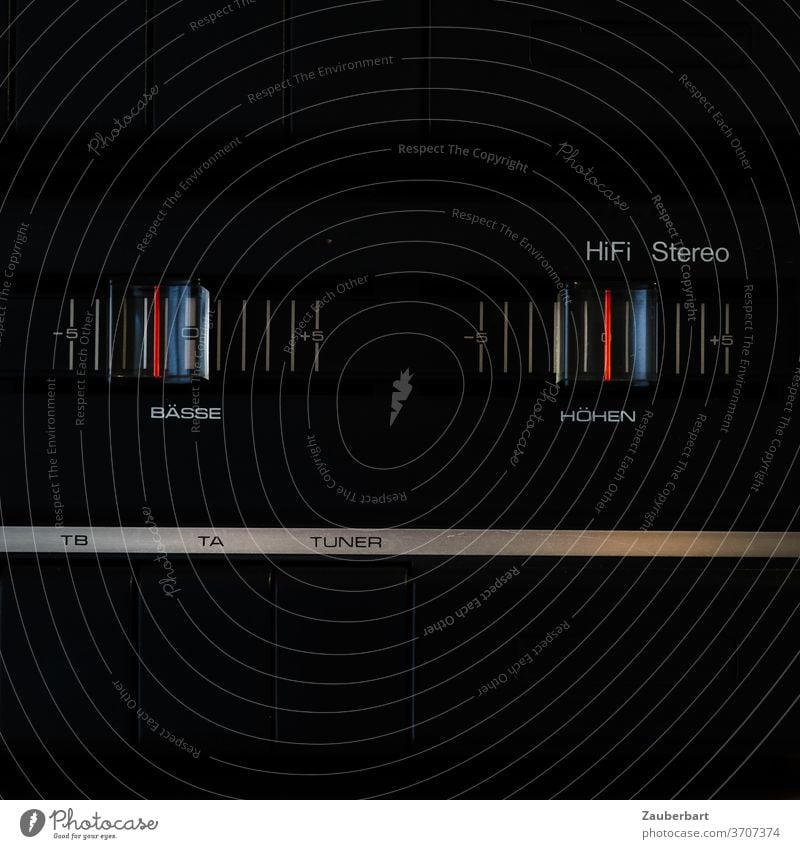 Hifi Stereo - Regler auf einer Hifi-Anlage der 70er in schwarz Bässe Höhe Tuner Kunstoff Schieberegler vintage Technik HiFi Klang Musik Technik & Technologie