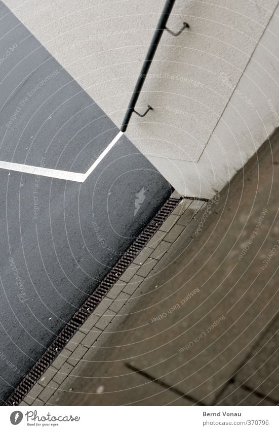 Zum Parkplatz eine Treppe runter Verkehrswege Beton Schilder & Markierungen gehen Blick Treppengeländer aussentreppe parken steigen abwärts Neigung Abfluss