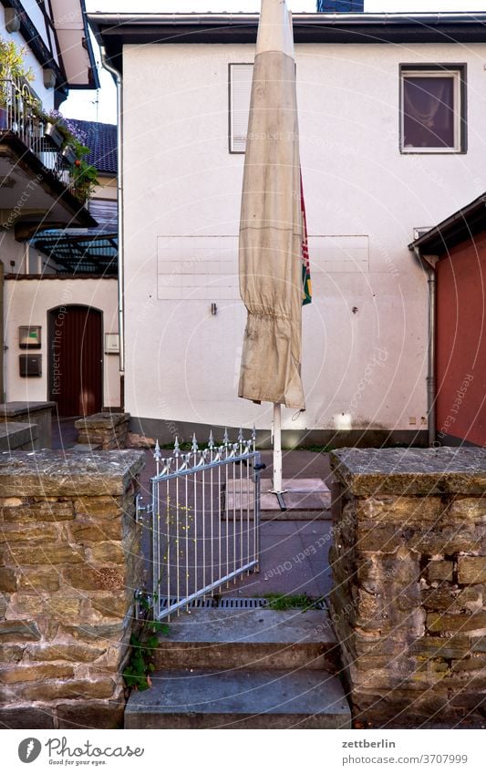 Sonnenschirm im Schatten alt altstadt antik architektur fachwerk fachwerkhaus geschichte historie mittelalter museal museum nordrhein-westfalen soest straße