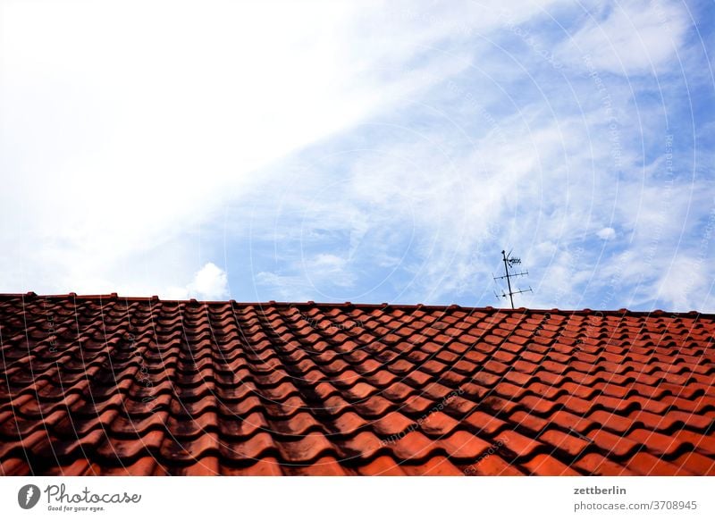 Dach mit Antenne alt altstadt antik architektur historie museal nordrhein-westfalen soest straße dach dachziegel ziegeldach first dachfirst antenne empfang