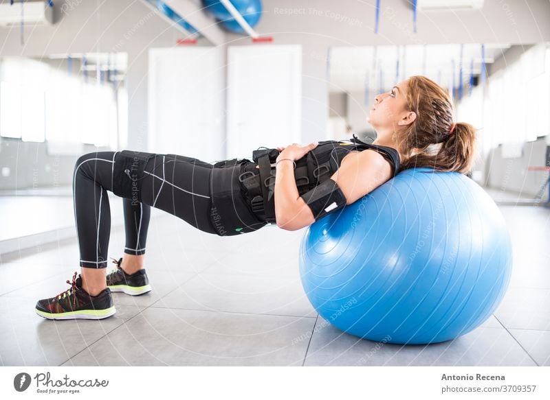 Frauentraining mit Elektrostimulator Training elektrisch Fitnessstudio Anregung Tablette Elektrode Werkzeug Gewicht passen Mann Erwachsener Stimulator Impuls