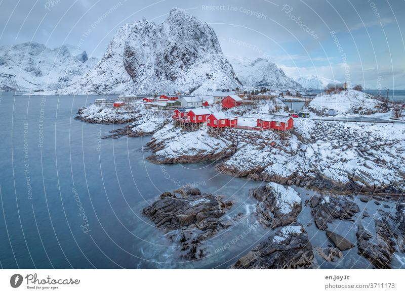 Lieblingsort Hamnoy Reine Lofoten Norwegen Insel Fischerhütte Rorbuer Skandinavien Fjord Tourismus Ferienhaus Ferien & Urlaub & Reisen Felsen Hütte Winter