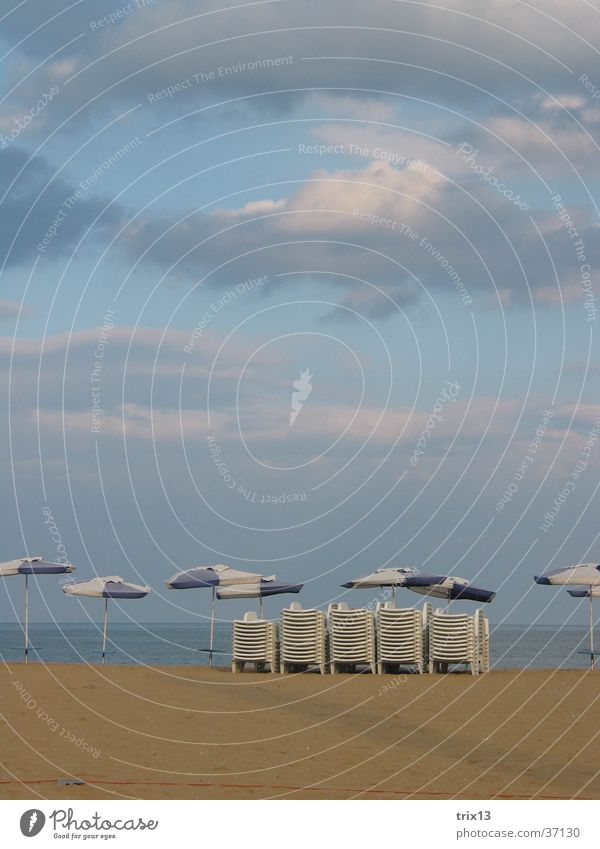 beach Strand Meer Wolken Liegestuhl Sonnenschirm Ferien & Urlaub & Reisen Bulgarien Schwarzes Meer dunkel schlechtes Wetter Himmel