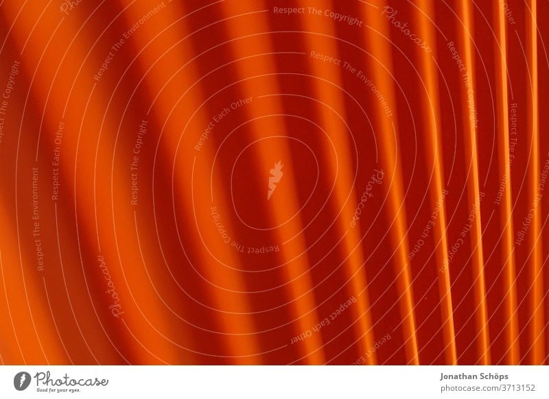 rotes Muster einer Heizung Hintergrundbild Innenaufnahme Lamellen Textur knallig metall schräg schwache Tiefenschärfe vertikal warm abstrakt Menschenleer