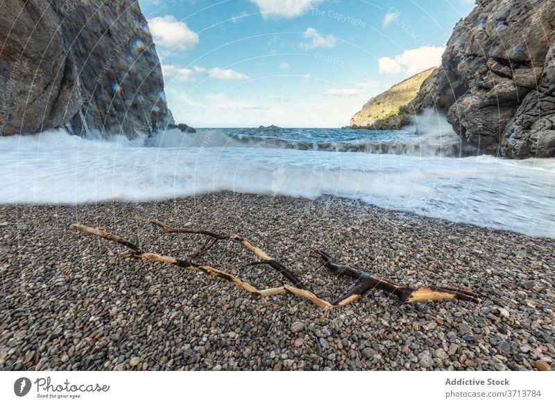 Meer winken am Strand im Sommer MEER rollen Meereslandschaft Natur Küste Wahrzeichen Landschaft Torrent de Pareis Mallorca Spanien Wasser tagsüber Ufer