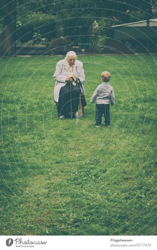 Generationen Großmutter Großeltern Enkel Urenkelkind Urgroßmutter Alter Kindheit Senior