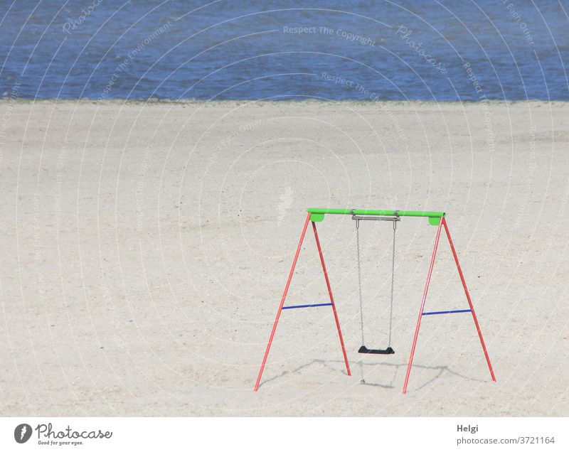 Schaukel am einsamen Nordseestrand | Vorfreude Strand Sand Wasser Meer Schönes Wetter Sonnenlicht Licht Schatten Einsamkeit Ruhe Außenaufnahme Küste Farbfoto