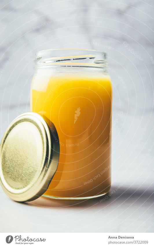 Reines organisches Ghee-Speiseöl rein Essen zubereiten Erdöl Biografie ayurveda laktosefrei hochwertige Butter Hoher Rauchpunkt mit Gras gefüttert Gesundheit