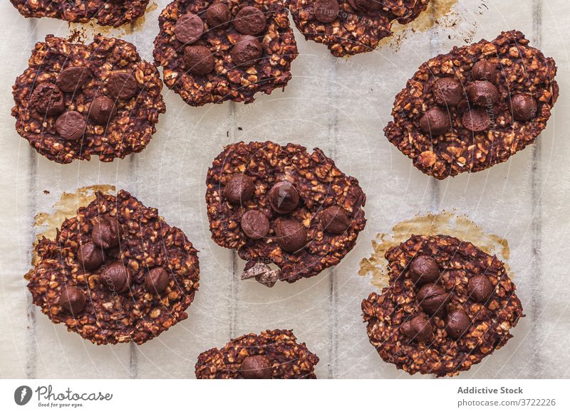 Haferflocken und Bananenplätzchen mit Schokoladenchips Cookies Keks Gesundheit gebacken selbstgemacht Chip Müsli Korn süß Leckerbissen Fitness Energie Flocken