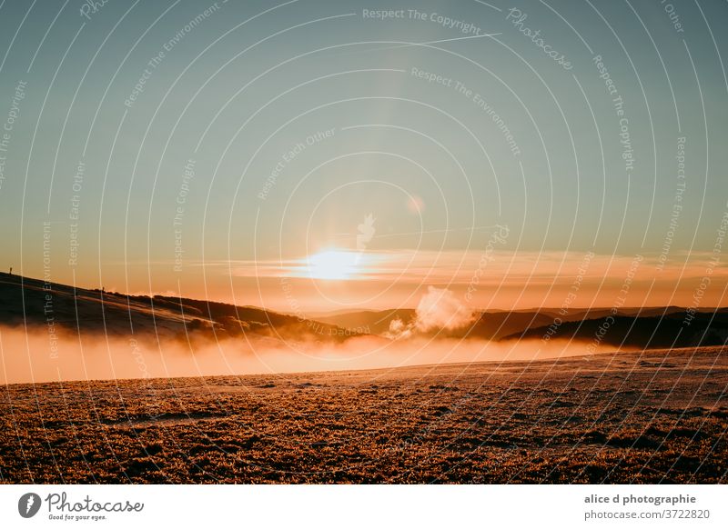 Sonnenuntergang in den französischen Vogesen Luftaufnahme Schönheit Tiefschnee Abenddämmerung Umwelt Wald Frankreich Hügel horizontal Eis