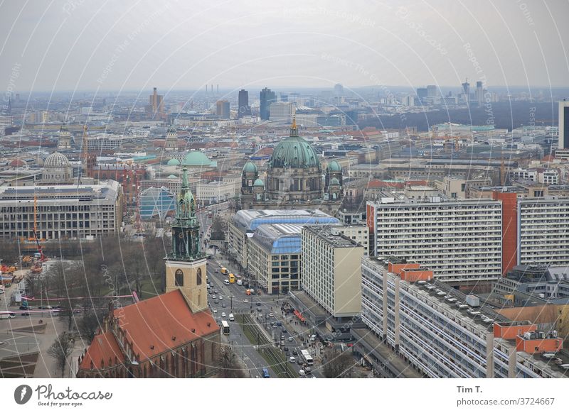 Berlin Ost Hotelblick Stadt Mitte Dom Kirche Stadtschloss Hauptstadt Außenaufnahme Stadtzentrum Farbfoto Sehenswürdigkeit Wahrzeichen Berlin-Mitte Architektur