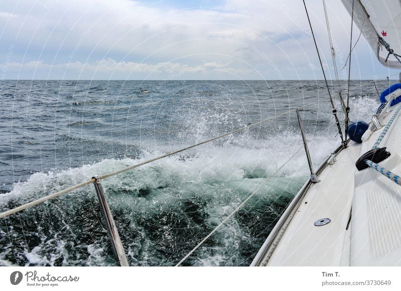 Ahoi Segeln sailing Ostsee Meer Wellen Himmel Wasser Ferien & Urlaub & Reisen Segelboot Sommer Farbfoto Außenaufnahme Freiheit Abenteuer Segelschiff Bootsfahrt