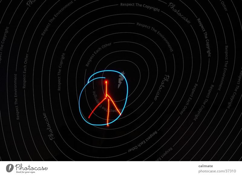 Lichtspiel #6 rot Lampe dunkel Frieden Langzeitbelichtung Schreiben mit Licht blau