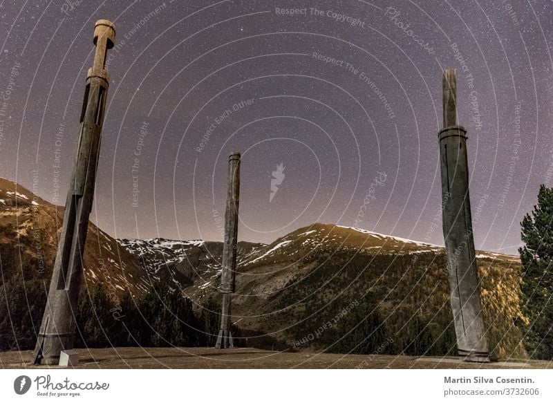 Sterne im Roc del Quer Canillo, Andorra abstrakt Architektur Astrologie Astronomie Hintergrund schwarz blau Gebäude Sternbild Schmuckkörbchen dunkel tief lager