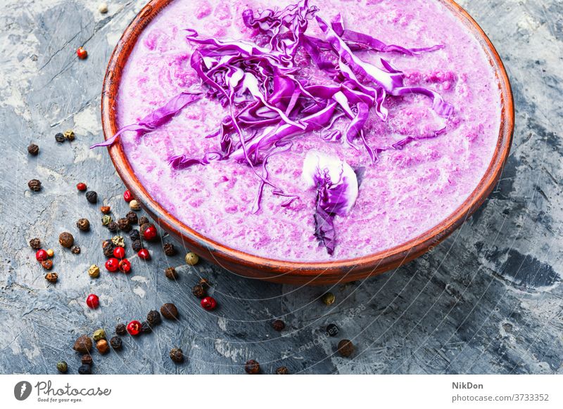 Rotkohlsuppe Gemüse Suppe Gesundheit Diät Püree Vegetarier Teller Kohlgewächse purpur Küche Speise Veganer Sahne lecker Essen frisch traditionell Tisch