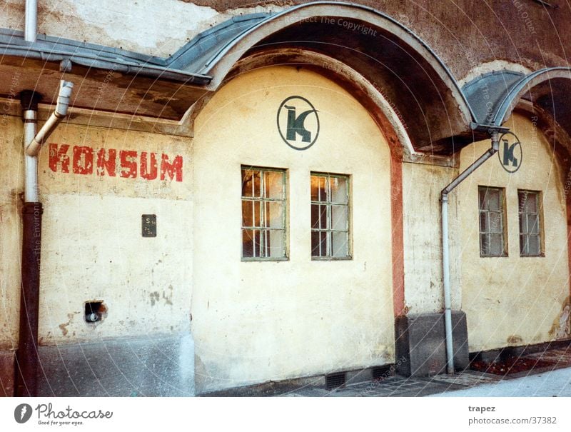 Konsum Haus Dresden verfallen historisch DDR Architektur