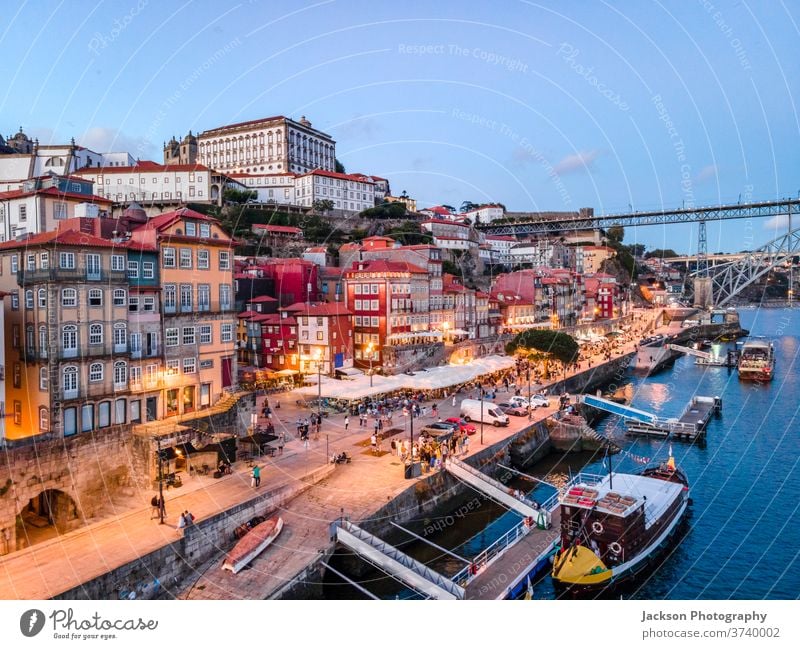 Historische Architektur am Fluss Douro in Porto, Portugal Stadtbild Brücke Natur Abend luis Nacht Boot Haus alt Ribeira Altstadt Häuser Portugiesisch oporto