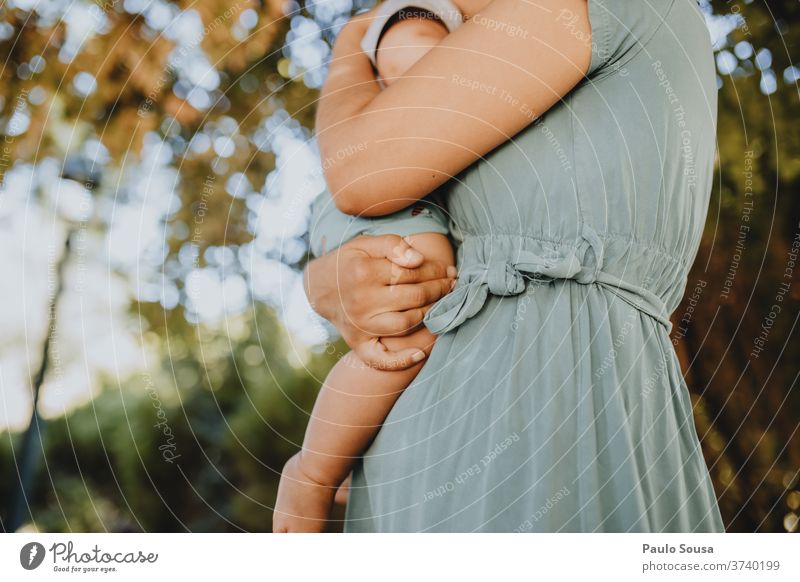 Mutter mit Kind Mutterschaft Zusammensein Zusammengehörigkeitsgefühl Kleinkind Kaukasier Kindheit Menschen Pflege Eltern reizvoll Familie & Verwandtschaft